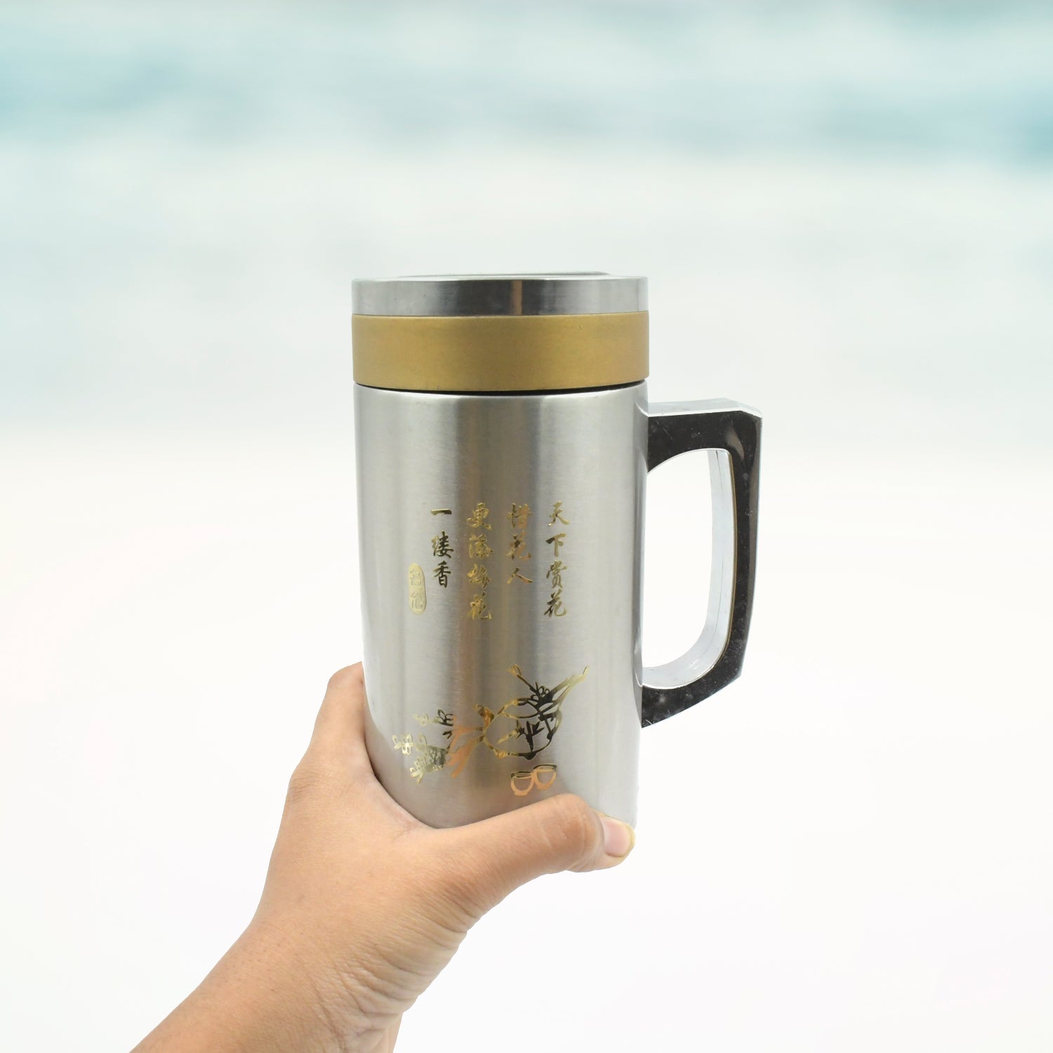Double-wall thermos bottle with spill-proof lid for travel Double-wall thermos bottle with spill-proof lid for travel